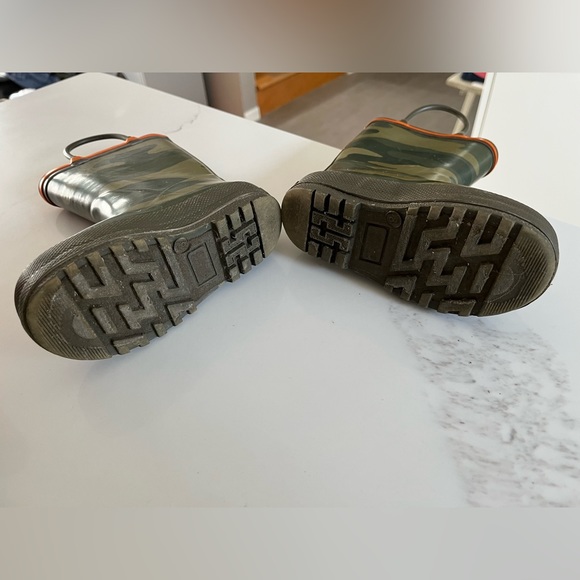 little boys size 8 rain boots.  Carters brand camo boots. - Picture 4 of 12